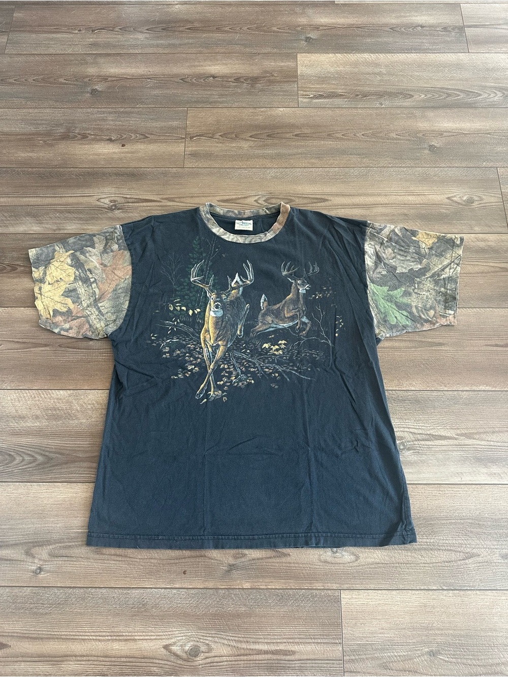 Vtg 90s Camo Deer Hunting & Wildlife Tee Men’s Sz XL